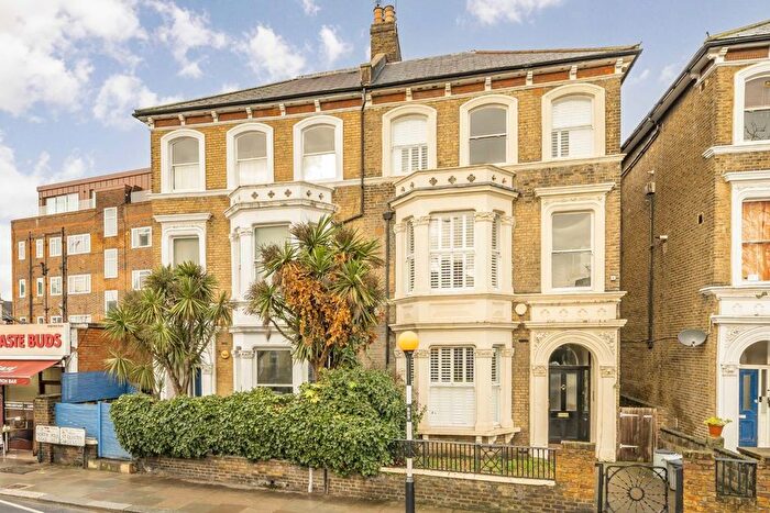 2 Bedroom Flat To Rent In St Quintin Gardens, North Kensington, W10
