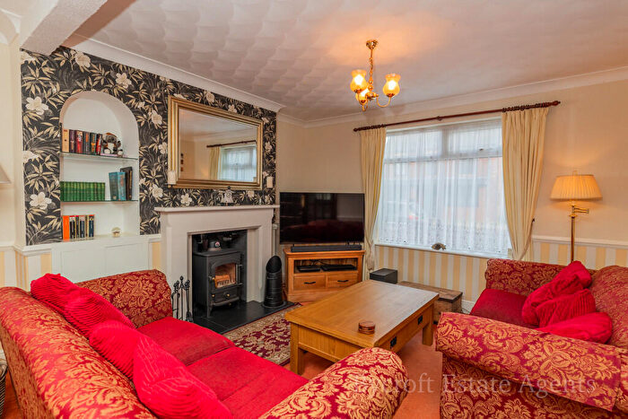 3 Bedroom End Of Terrace House For Sale In Lacon Road, Caister-on-sea, NR30