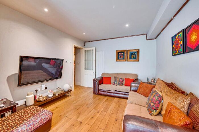 2 Bedroom Flat For Sale In Maygrove Road, London, NW6