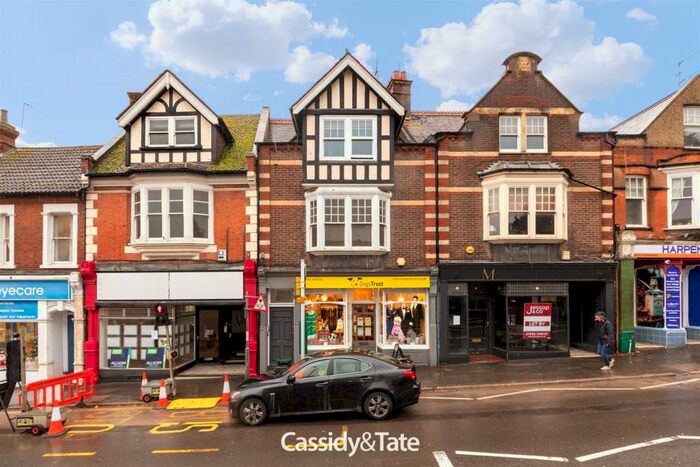 2 Bedroom Flat To Rent In Station Road, Harpenden, Hertfordshire, AL5