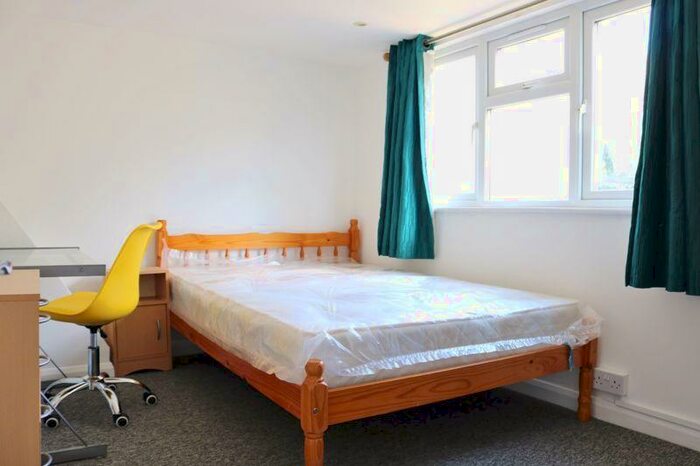 6 Bedroom Terraced House To Rent In Milner Road, Brighton, BN2