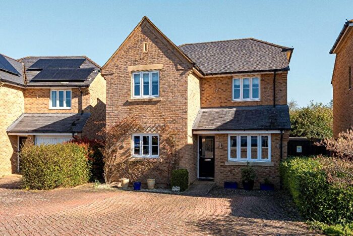 4 Bedroom Detached House For Sale In Canons Close, Bedford, MK43