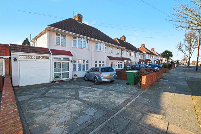 3 Bedroom Semi-Detached House For Sale In Latham Road, Bexleyheath, DA6
