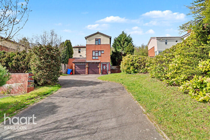 4 Bedroom Detached House For Sale In Hillcrest View, Basildon, SS16