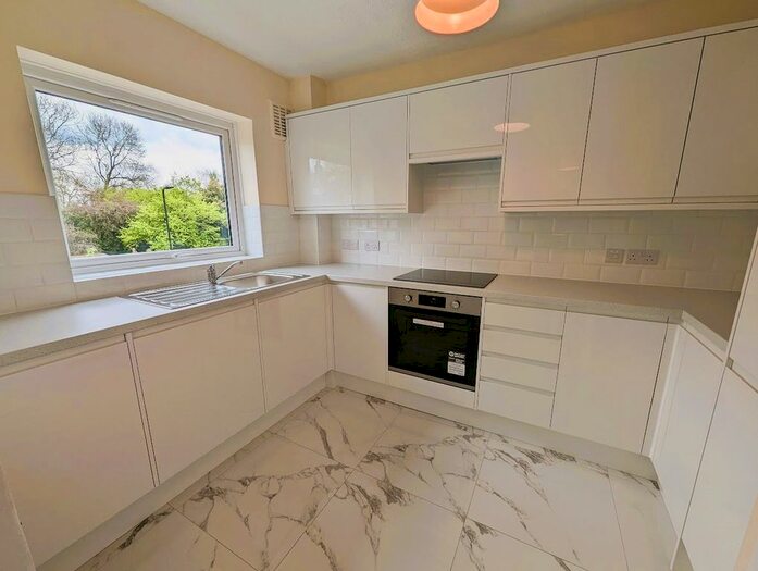 1 Bedroom Flat To Rent In Kings Avenue, London, W5