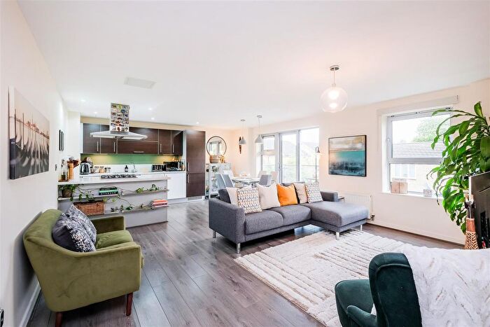 2 Bedroom Flat For Sale In Pooley Court, Queen Mary Avenue, London, E18