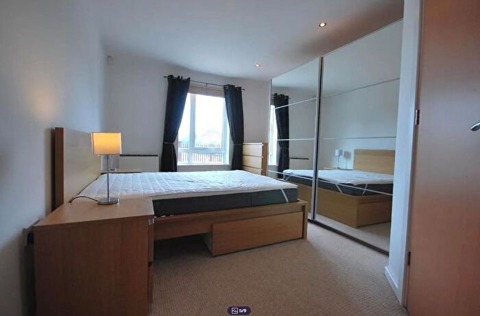 2 Bedroom Flat To Rent In Dreadnought Close, Colliers Wood, London, SW19