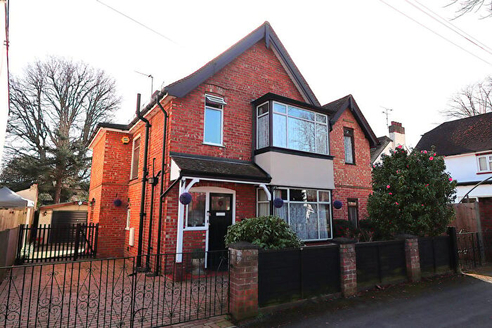 3 Bedroom Detached House For Sale In Netley Street, Farnborough, GU14