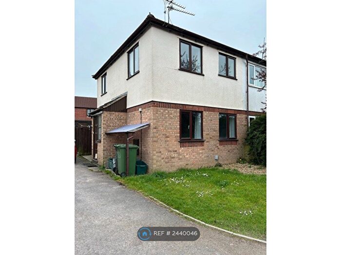 3 Bedroom End Of Terrace House To Rent In New Road, Bristol, South Glos, BS34