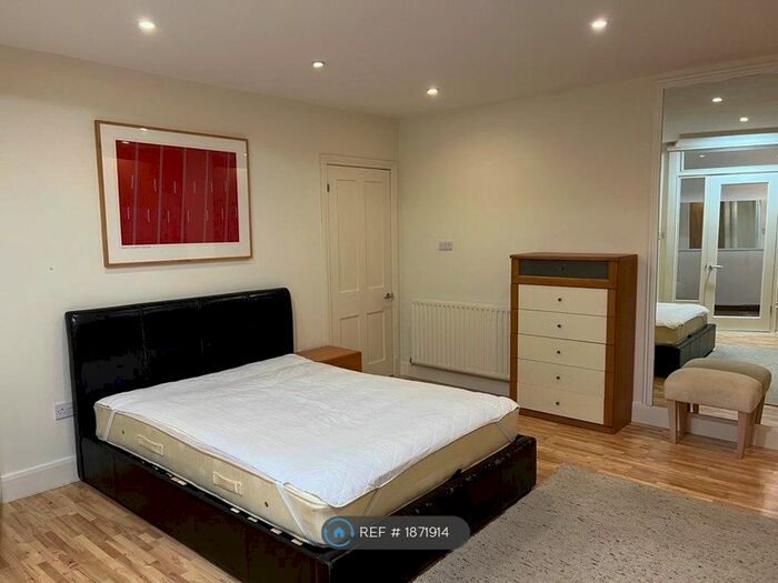 2 Bedroom Flat To Rent In Fulham, London, SW6