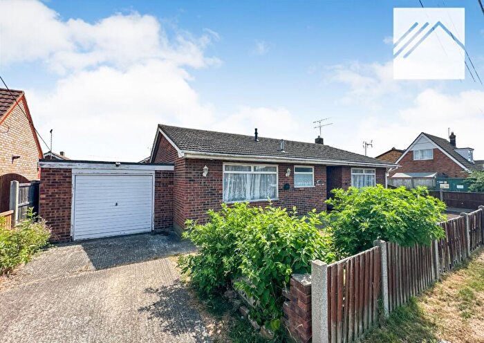 2 Bedroom Bungalow For Sale In Newlands Road, Canvey Island, SS8