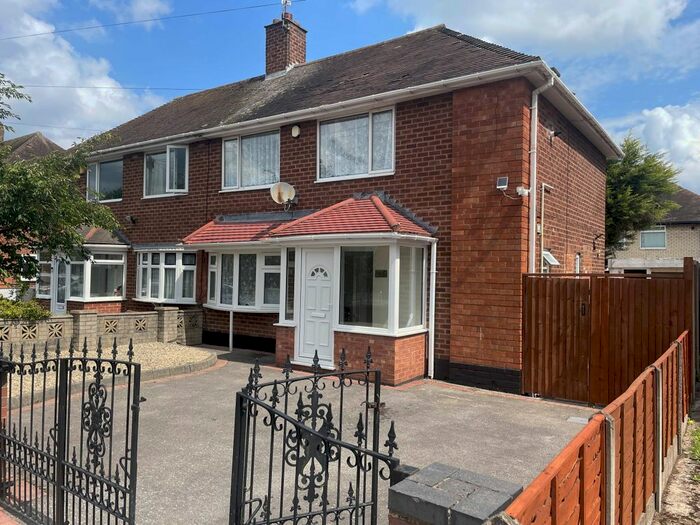 3 Bedroom Semi-Detached House To Rent In Hengham Road, Sheldon, Birmingham, West Midlands, B26