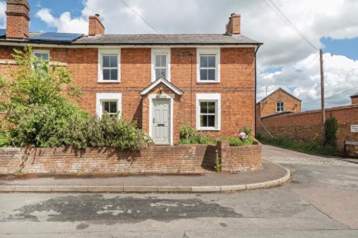 4 Bedroom Semi-Detached House For Sale In Roseville, Clifton, Banbury, OX15