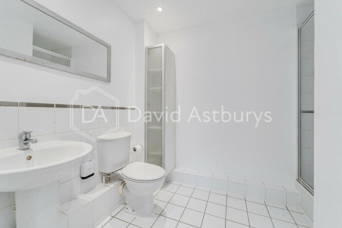 3 Bedroom Flat To Rent In Tollington Way, Holloway, London, N7