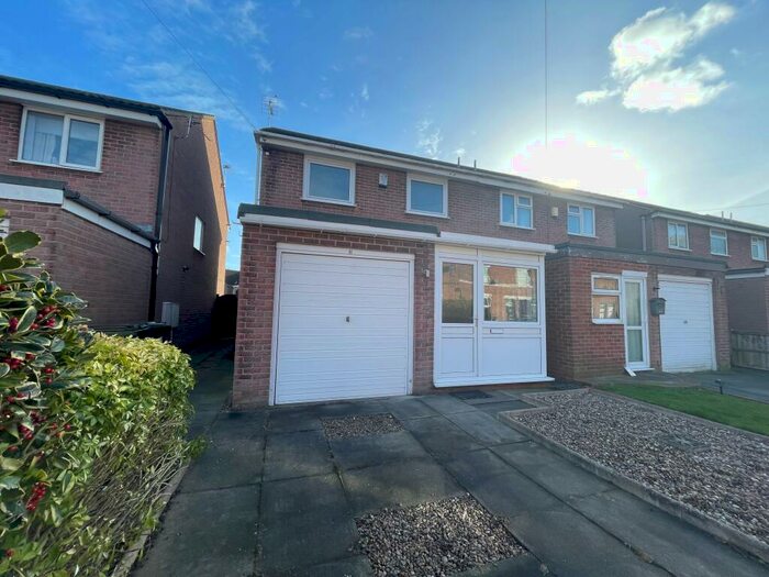 3 Bedroom Semi-Detached House To Rent In Dennis Street, NG4