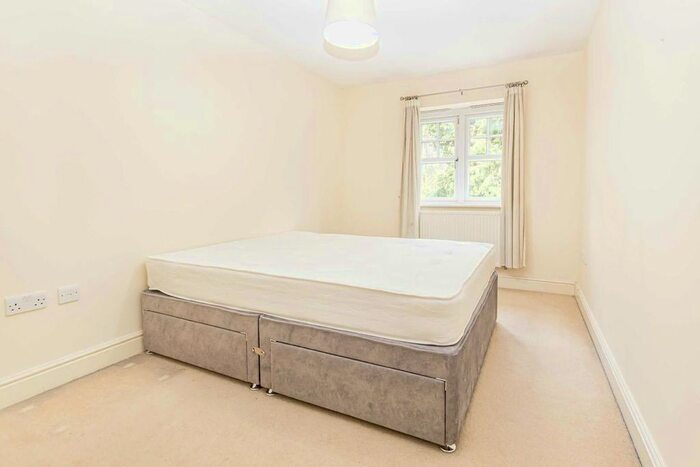 4 Bedroom Terraced House To Rent In Oakington Close, Sunbury-On-Thames, TW16