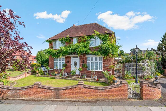 3 Bedroom End Of Terrace House For Sale In Abbotsbury Road, Morden, SM4