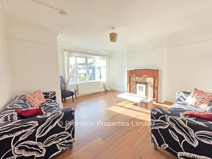 5 Bedroom Semi-Detached House To Rent In St Chads Drive, Headingley, Leeds, LS6