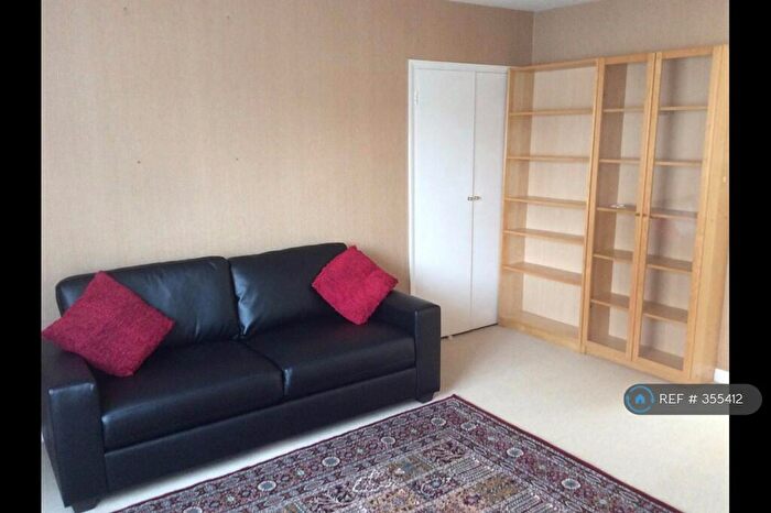 2 Bedroom Flat To Rent In Edgecumbe Court, Croydon, CR0