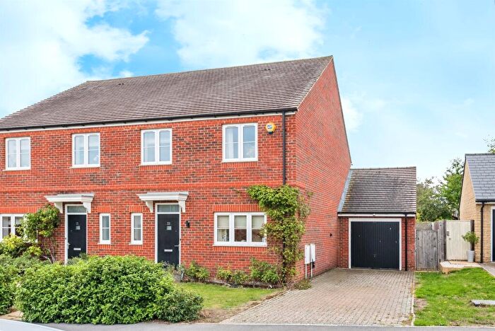 3 Bedroom Semi-Detached House For Sale In Shergold Road, Bampton, OX18