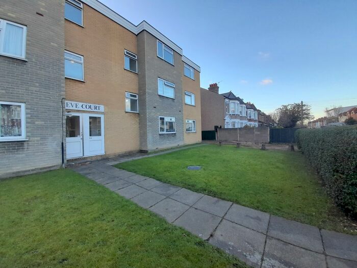 2 Bedroom Flat To Rent In Graham Road, Mitcham CR4