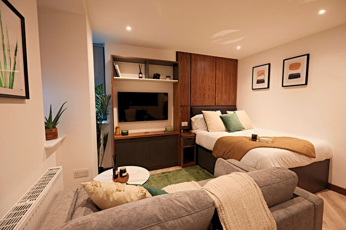 Apartment To Rent In Wade Lane, Leeds, #, LS2