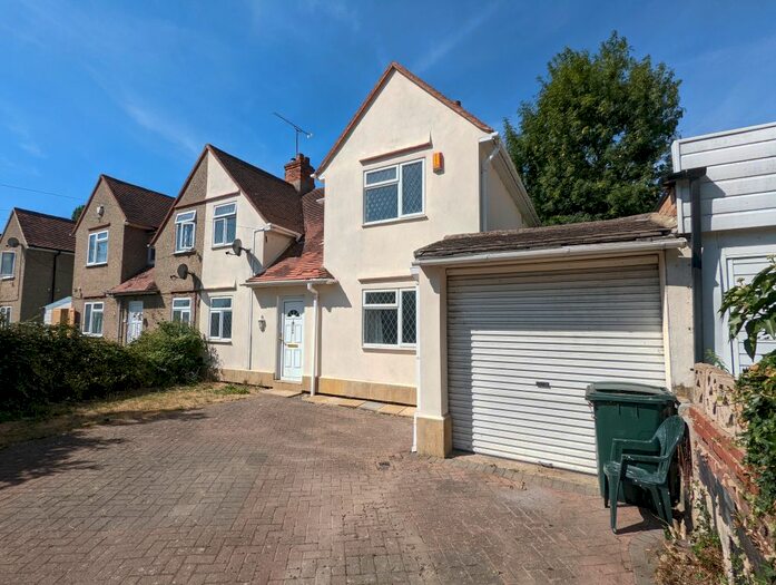 4 Bedroom Semi-Detached House To Rent In Shinfield Road, Reading, RG2