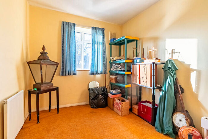 3 Bedroom End Of Terrace House For Sale In Pemberton Close, St. Albans, Hertfordshire, AL1