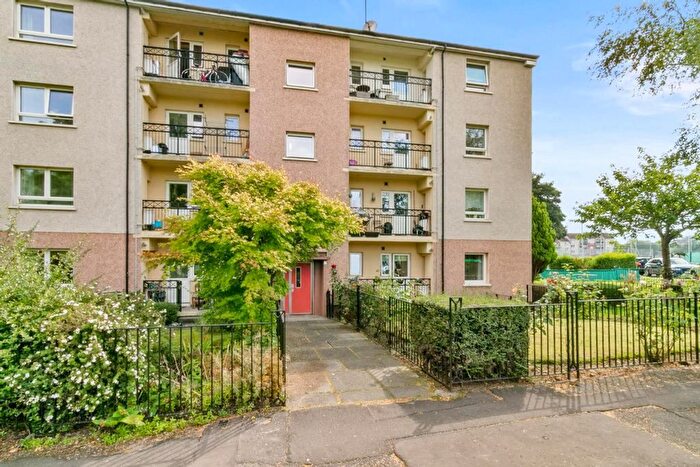 3 Bedroom Flat For Sale In Kilmuir Crescent, Thornliebank, G46