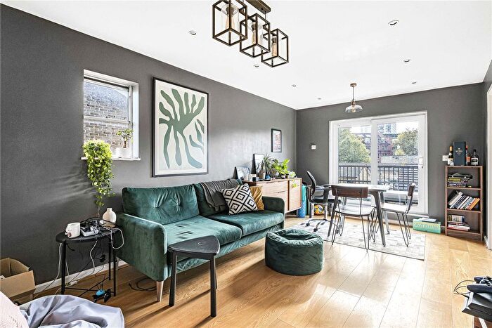 1 Bedroom Flat To Rent In Collinson Walk, London, SE1