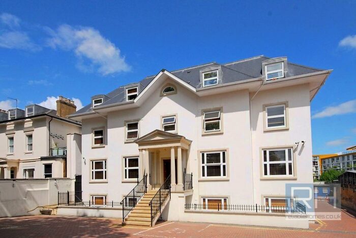 2 Bedroom Apartment To Rent In High Street, Crouch End, London, N8