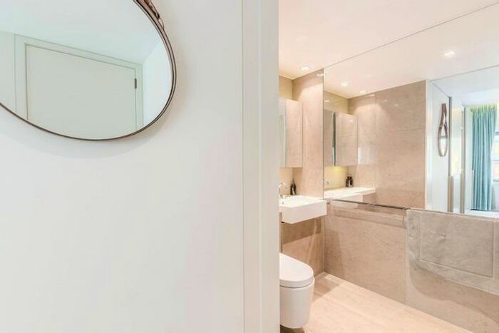 2 Bedroom Flat To Rent In Babmaes Street, St James's, London, SW1Y