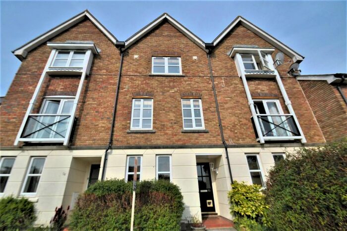 3 Bedroom Property To Rent In Mill Court, Ashford, TN24