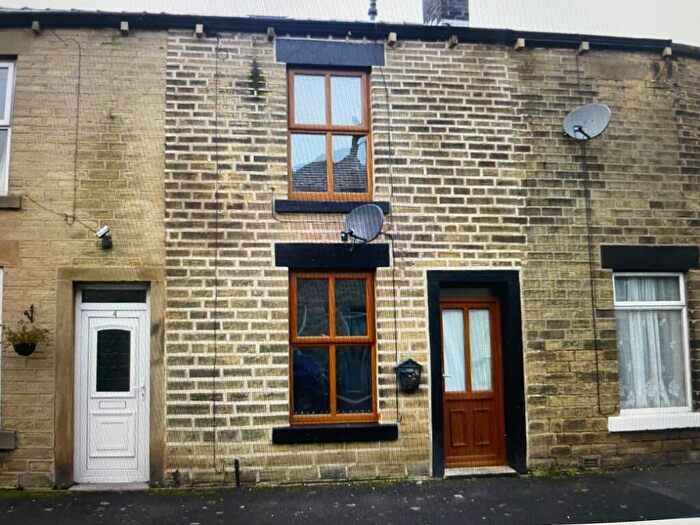3 Bedroom Terraced House To Rent In Thomas Street, Glossop, Derbyshire, SK13