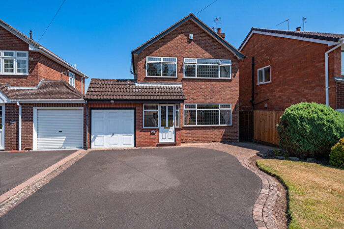 3 Bedroom Link Detached House For Sale In Mount Pleasant, Kingswinford, DY6