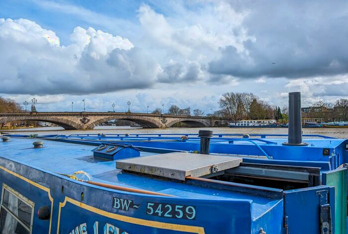 2 Bedroom Houseboat To Rent In The Hollows, Brentford, TW8