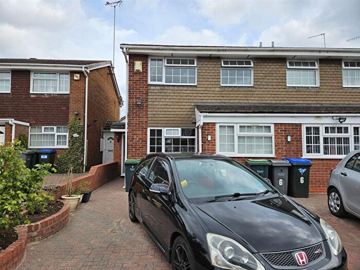 3 Bedroom Semi-Detached House To Rent In Woodfort Road, Hamstead, B43