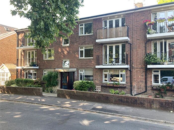 2 Bedroom Flat For Sale In Broomfield Road, Kew, Surrey, TW9