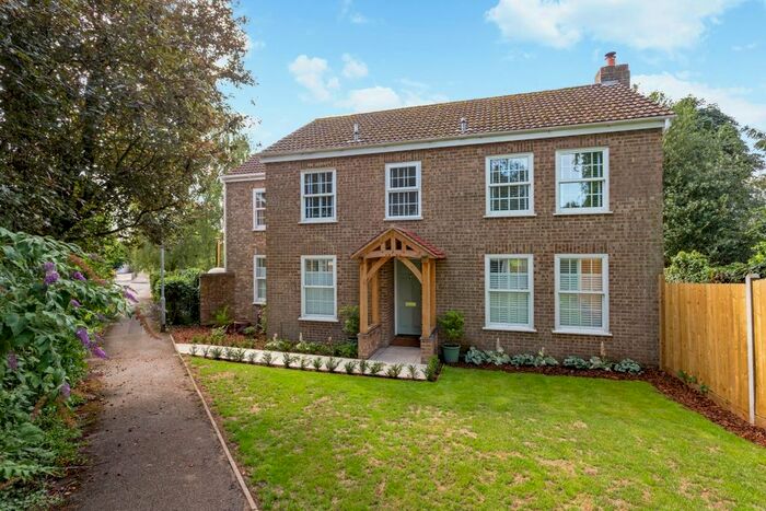 5 Bedroom Detached House To Rent In Beverley Gardens, Maidenhead SL6