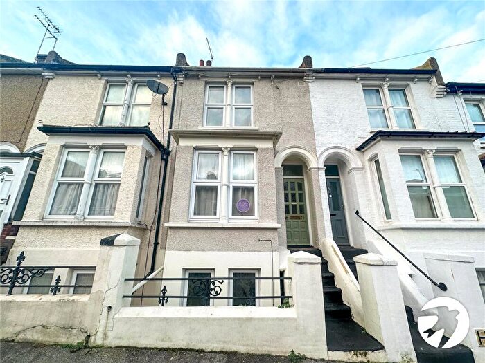 3 Bedroom Terraced House For Sale In Castle Avenue, Rochester, Kent, ME1