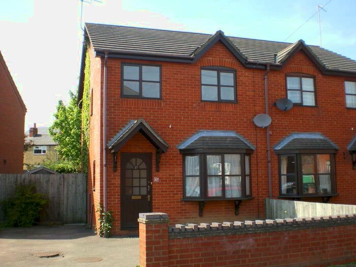 3 Bedroom Semi-Detached House To Rent In Kings Road, Market Harborough, LE16