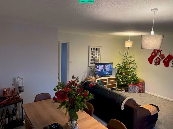 3 Bedroom Flat To Rent In Cricklewood Lane, London, NW2