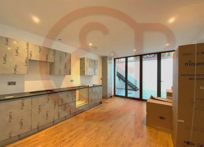 2 Bedroom Flat To Rent In Madeley Road, Ealing, W5