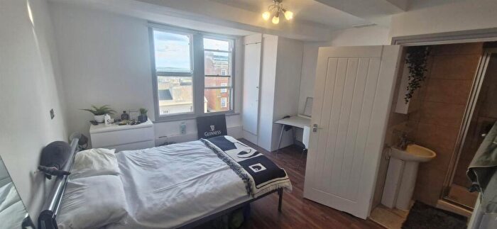 6 Bedroom Private Halls To Rent In **£pppw Including Bills** Derby Road, Nottingham, NG7