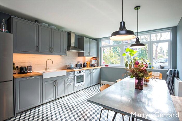 2 Bedroom Apartment To Rent In Shepherds Hill, Highgate, London, N6