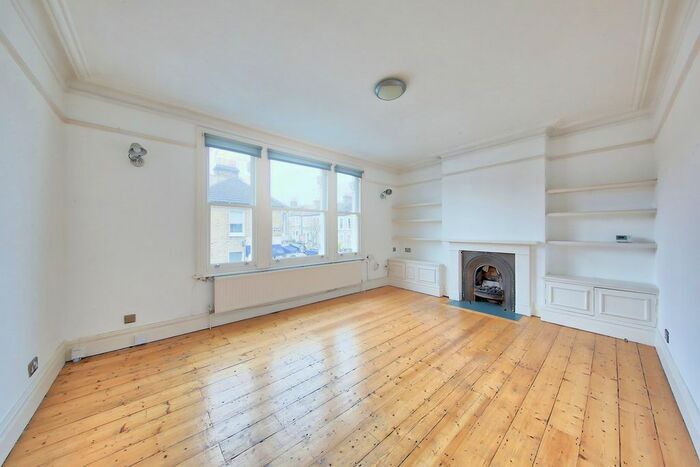 3 Bedroom Flat To Rent In Webb's Road, London, SW11