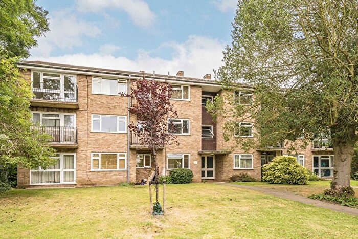 2 Bedroom Flat For Sale In Hampton Road, Teddington, TW11