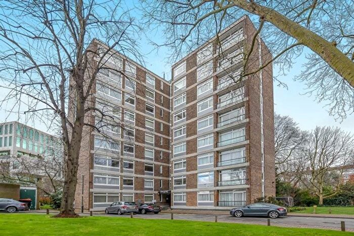 2 Bedroom Flat To Rent In Park Close, Ilchester Place, Kensington, W14