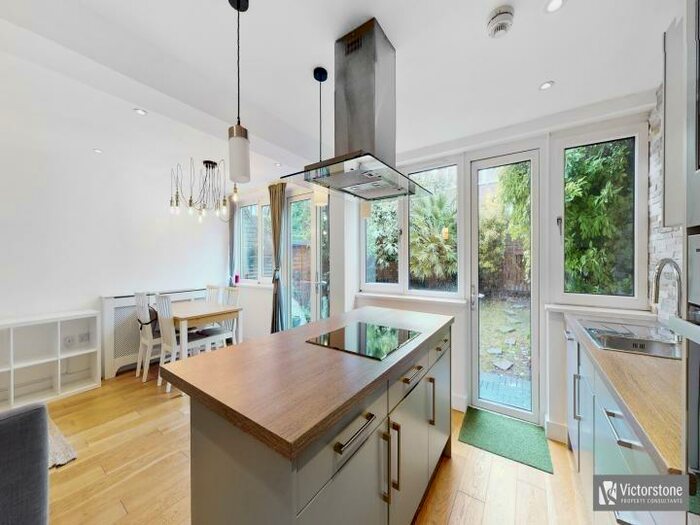 2 Bedroom Maisonette To Rent In Elder Walk, Angel, London, N1