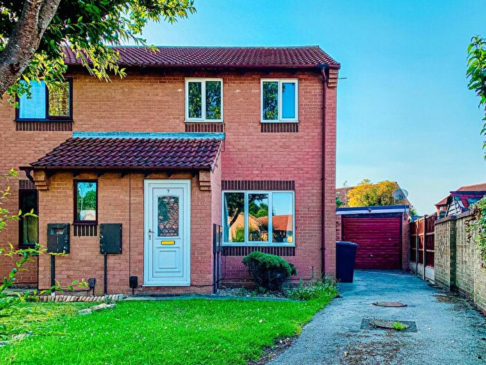 2 Bedroom Semi Detached House To Rent In Fawsley Close, Lincoln, LN2